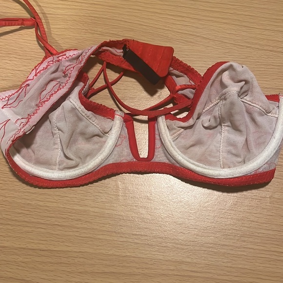 Urban Outfitters Bralette Bra Lips 32C Kiss Underwire Red White Abstract - Picture 6 of 6